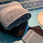 Chez Cathy Et Loïc, Tendresse Dans Maison Provençale Avec Wc Et Salle De Bain Privés Alloggio in famiglia *